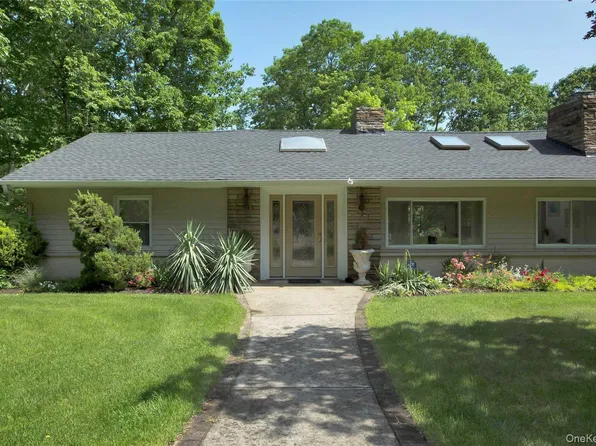 1530 Laurel Hollow Road, Laurel Hollow, NY 11791