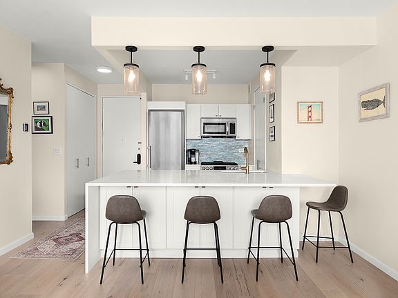 3rd image of 101 W 79th St APT 9B