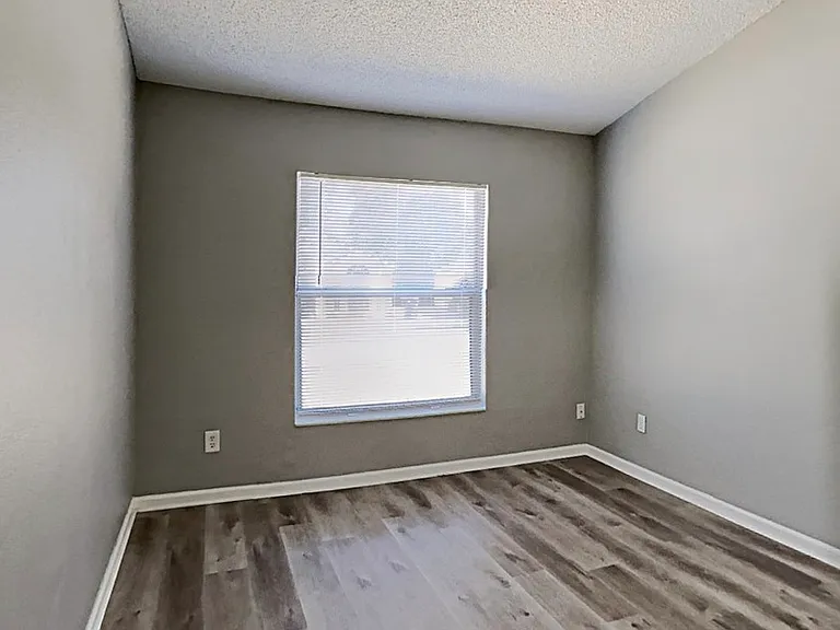 7135 Edgewater Shores Ct — Photo 8