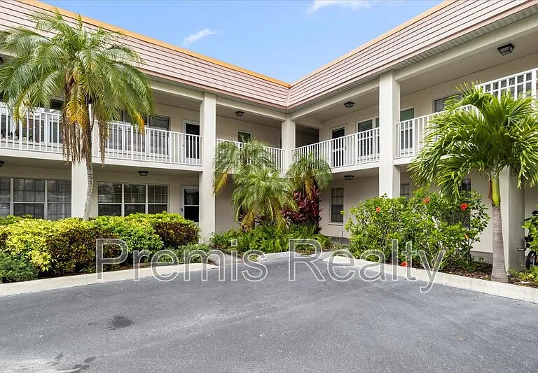 333 Island Way #1 — Photo 2