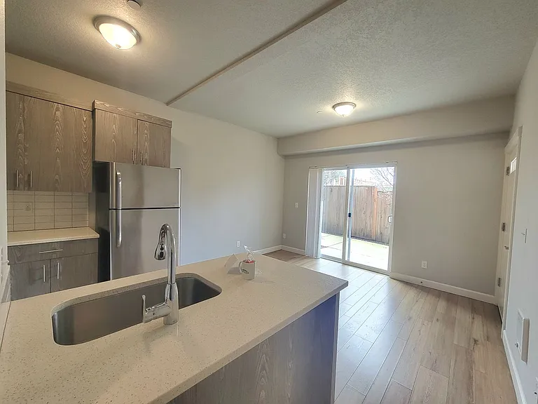 J0459 - Stafford St. Apartments — Photo 21