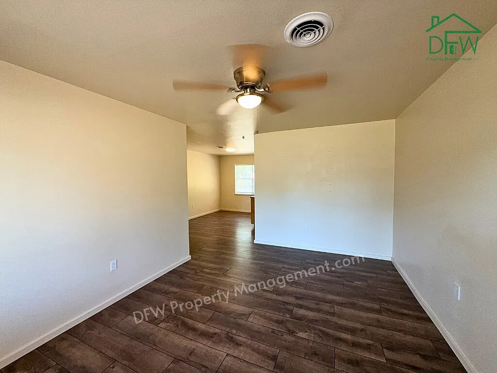 3 bed, 1.0 bath, 1102 sqft, $1,900 — Photo 3