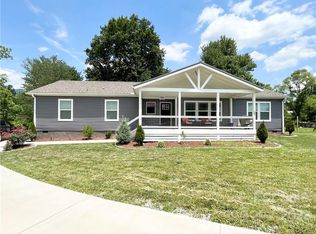 27 Jake Rd, Clyde, NC 28721