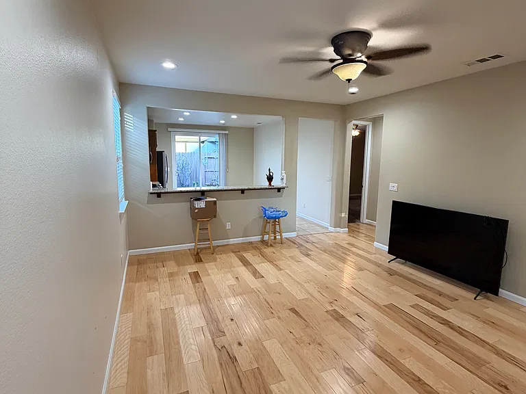 9855 Sheffield Way — Photo 3