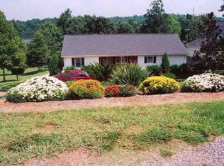 138 E Peninsula Dr, Laurens, SC 29360