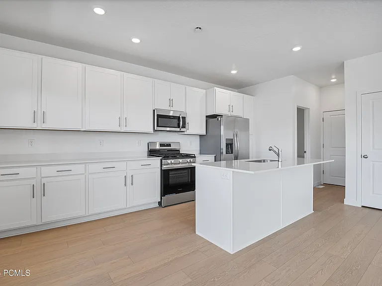 2377 N Wildwood Ln — Photo 5