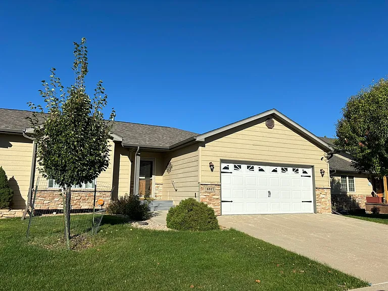 6817 Dunsmore Rd — Photo 2