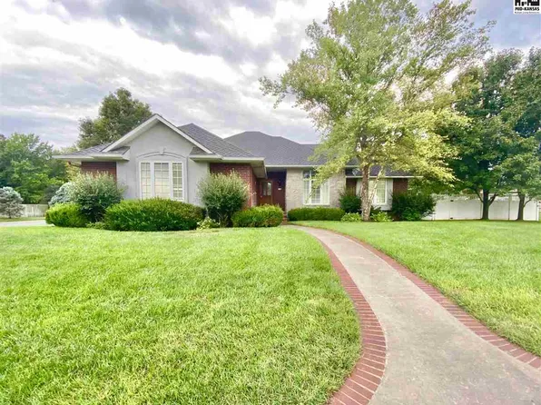 5 Dakota Dr, Hutchinson, KS 67502