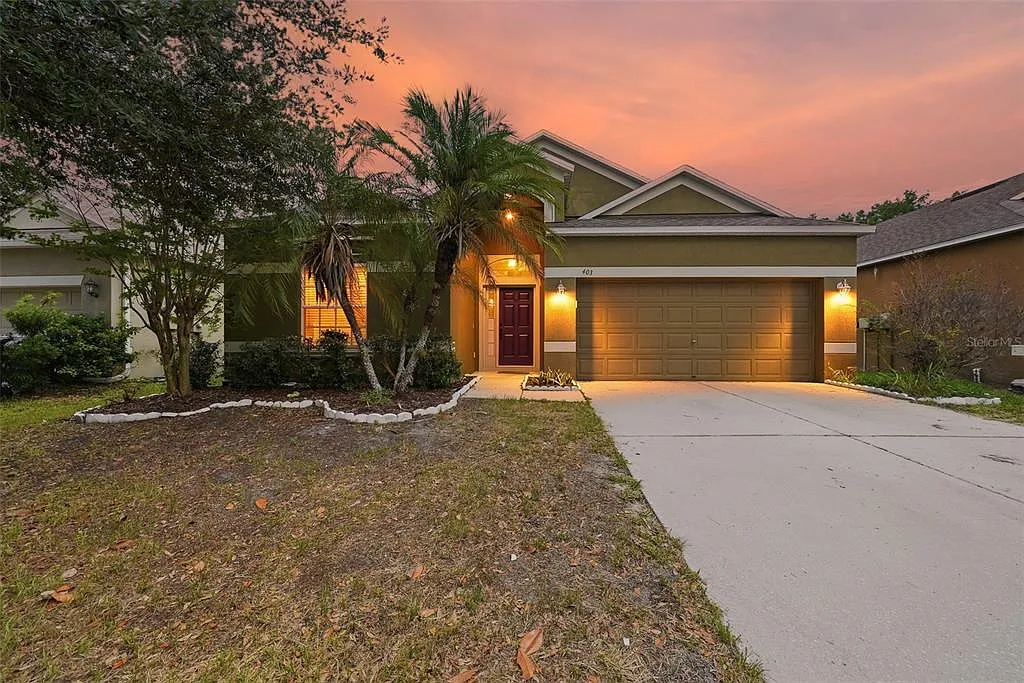 3 bed, 2.0 bath, 1626 sqft, $2,050 — Photo 1