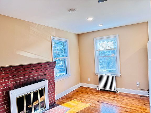 4th image of 908 Hudson Ave APT 6