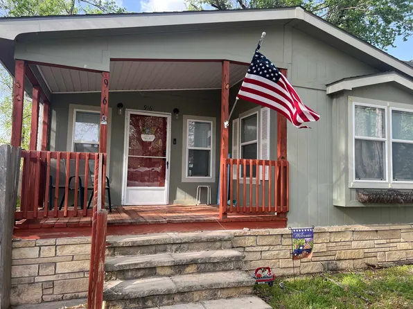916 E 8th Ave, Winfield, KS 67156