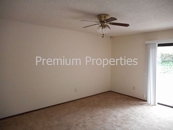 3rd image of 942 Marie Ave