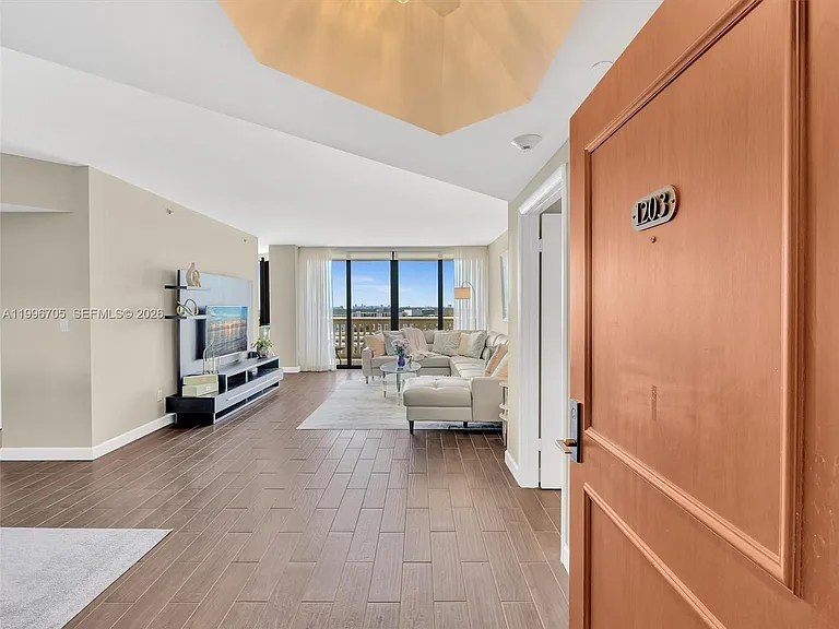 2000 Island Blvd #1203 — Photo 4