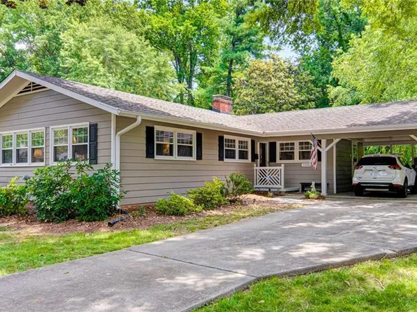 3048 Kinnamon Rd, Winston Salem, NC 27104