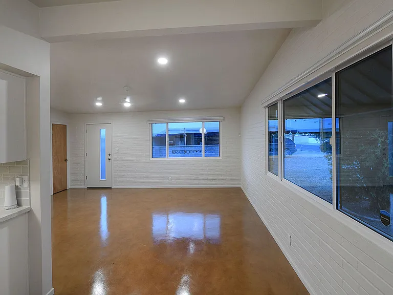 1445 N Arcadia Ave — Photo 14
