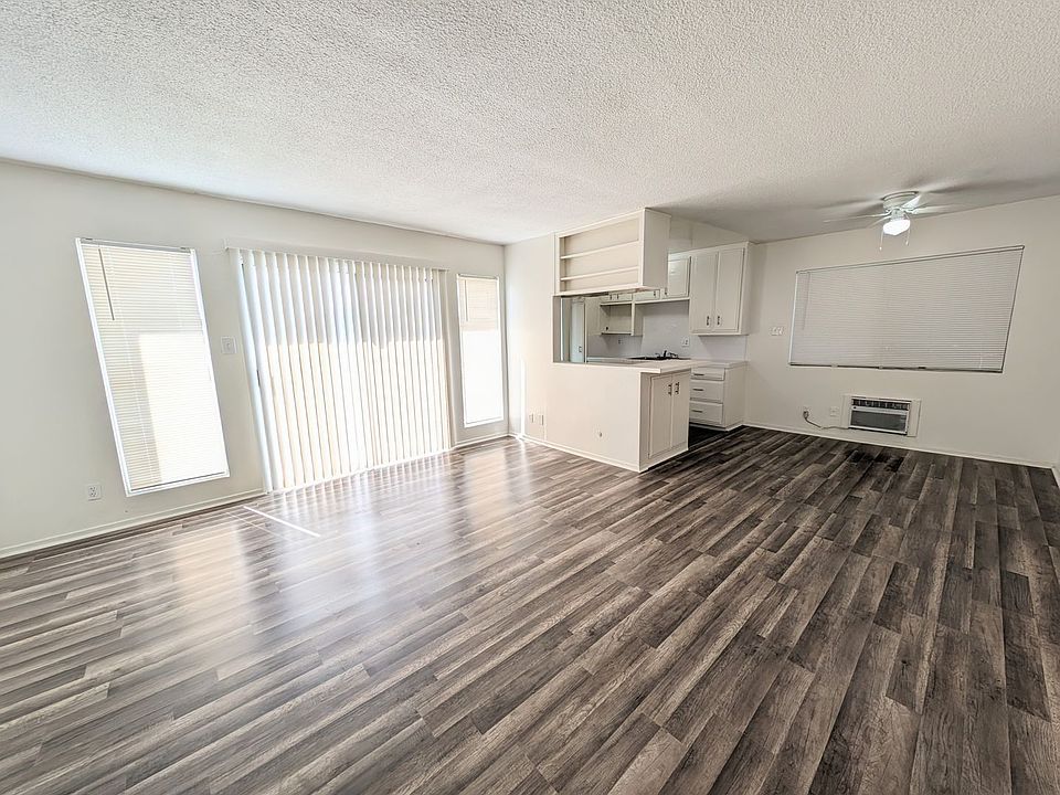 1st image of 14205 Burbank Blvd APT 4