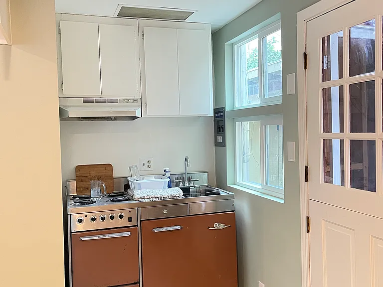 Middlefield Dr — Photo 6