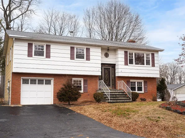 102 Burke Court, Buchanan, NY 10511