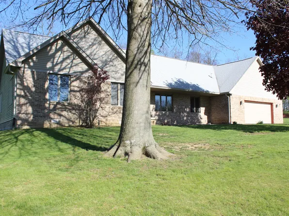 2013 Lakeview Dr, Greencastle, IN 46135