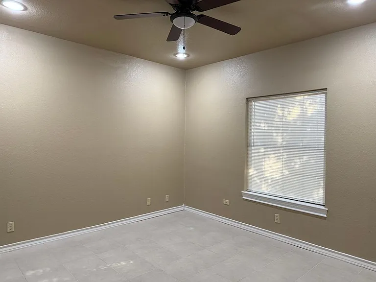 1401 E Gustavus St #16 — Photo 12
