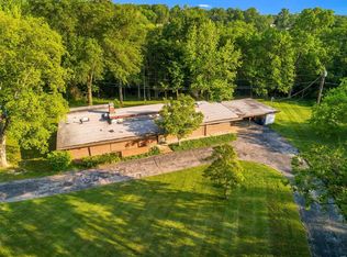 1960 Rayner Rd, Saint Louis, MO 63122