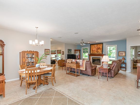 4th image of 9346 Pinecreek Cir