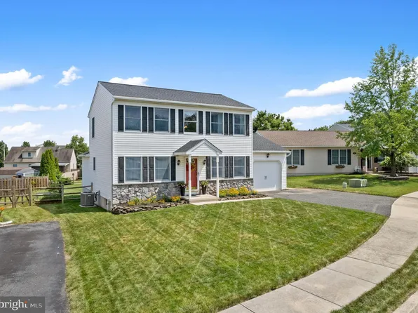 1015 Jodie Ct, Pennsburg, PA 18073