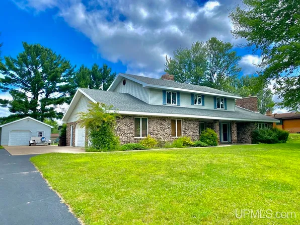 5012 View 17.5 Dr, Escanaba, MI 49829