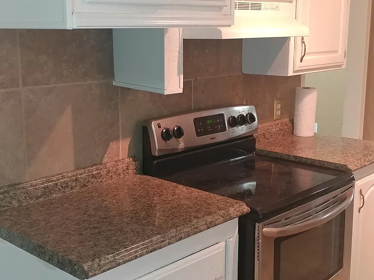 3010 NE Kingsbriar Dr — Photo 2