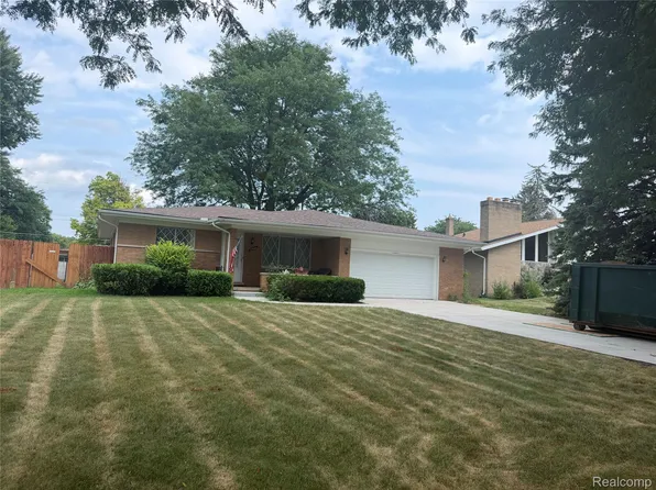 37660 Maas Dr, Sterling Heights, MI 48312