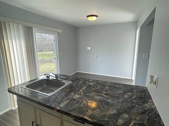 4th image of 12794 Couwlier Ave