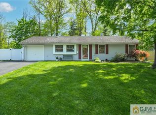 37 Emerald Rd, Kendall Park, NJ 08824