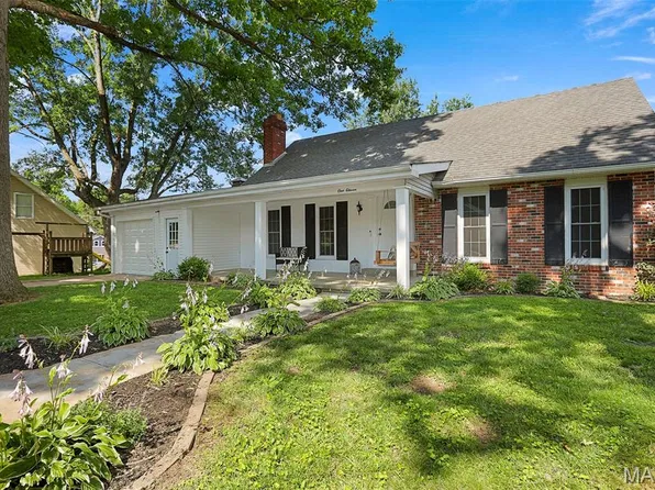 111 Holman St, Washington, MO 63090