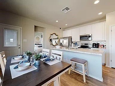 4th image of 3514 N Hariet Dr