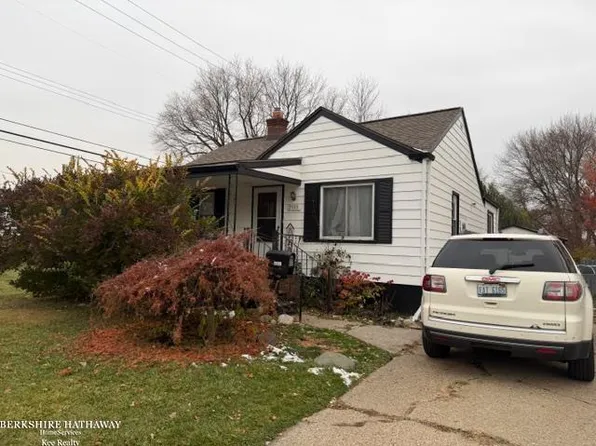 29081 Senator St, Roseville, MI 48066