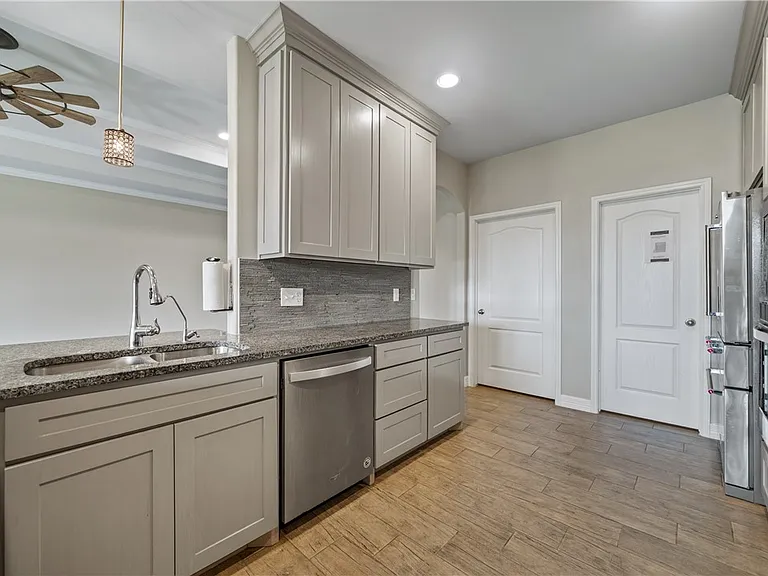 7721 Dove Hollow Dr — Photo 12