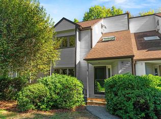 27 Pondview Dr, Merrimack, NH 03054