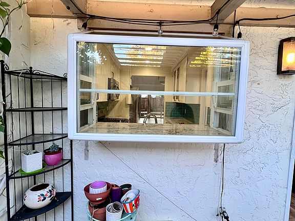 4th image of 10421 Mary Ave