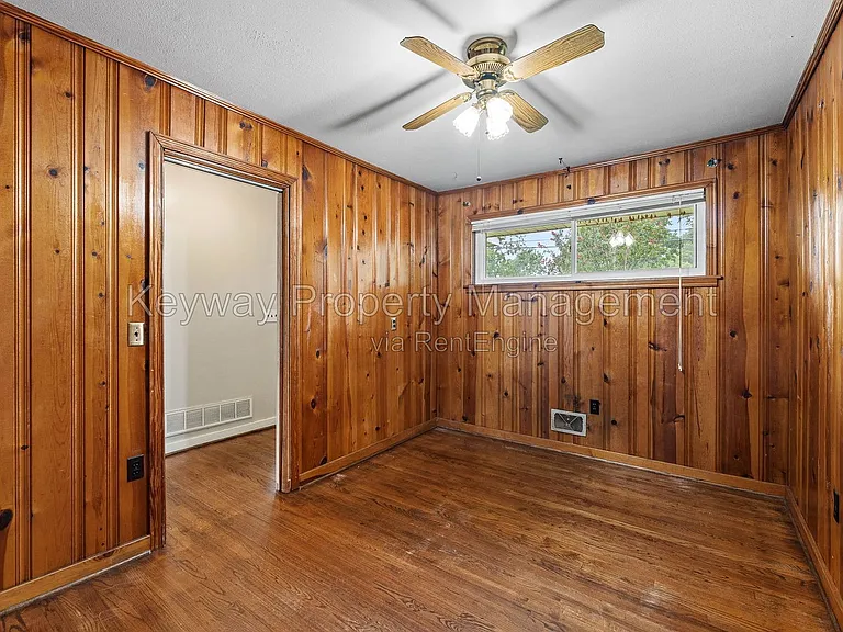 1823 Curtis Dr — Photo 4