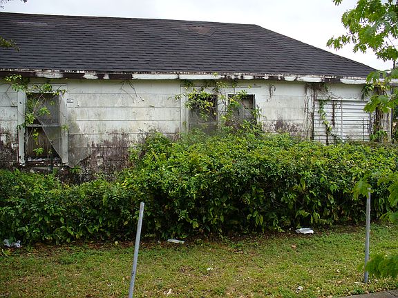 3rd image of 5837 NW 19th Ave