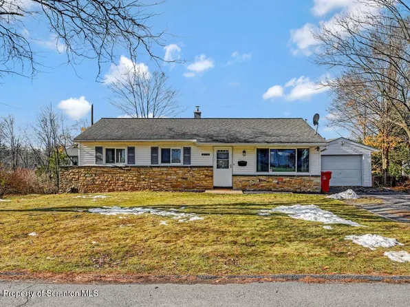 215 Grayson Dr, Clarks Summit, PA 18411