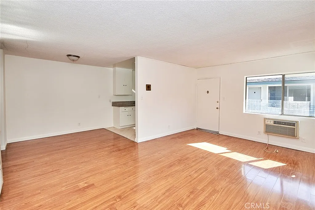 1 bed, 500 sqft, $1,800 — Photo 1