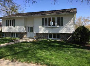 320 Prestien Dr, Denver, IA 50622