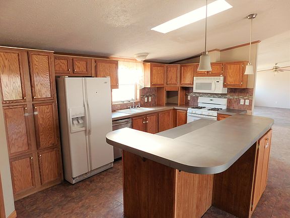 4th image of 875 Campbell Ave