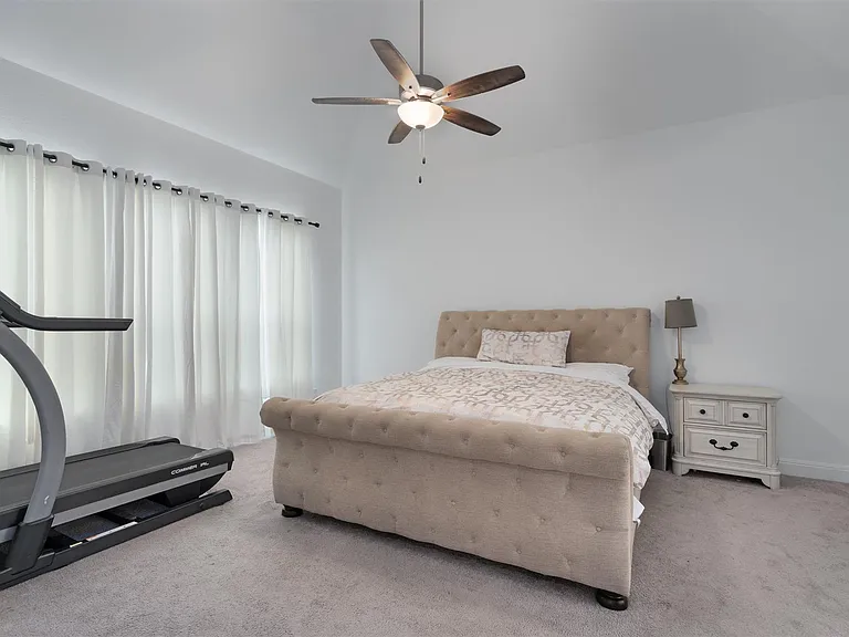 504 Pulitzer Dr — Photo 17