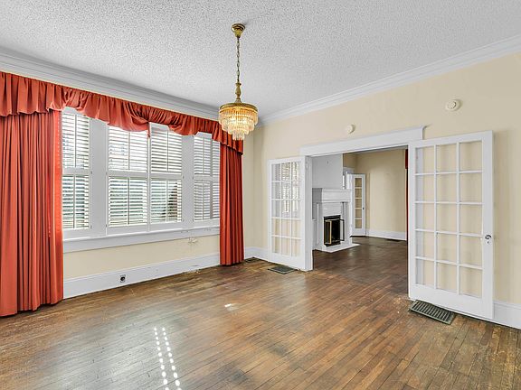 4th image of 169 Mills Ave
