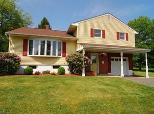 16 Honeyman Dr, Succasunna, NJ 07876