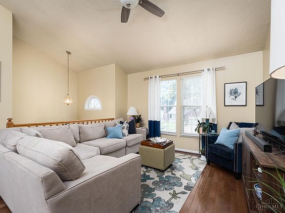 5th image of 556 Laurel Grove Ct