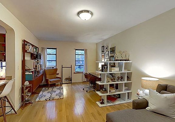 4th image of 310 E 12th St APT 2B