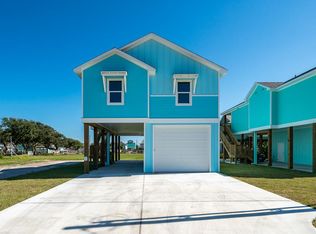 806 S Church St, Rockport, TX 78382